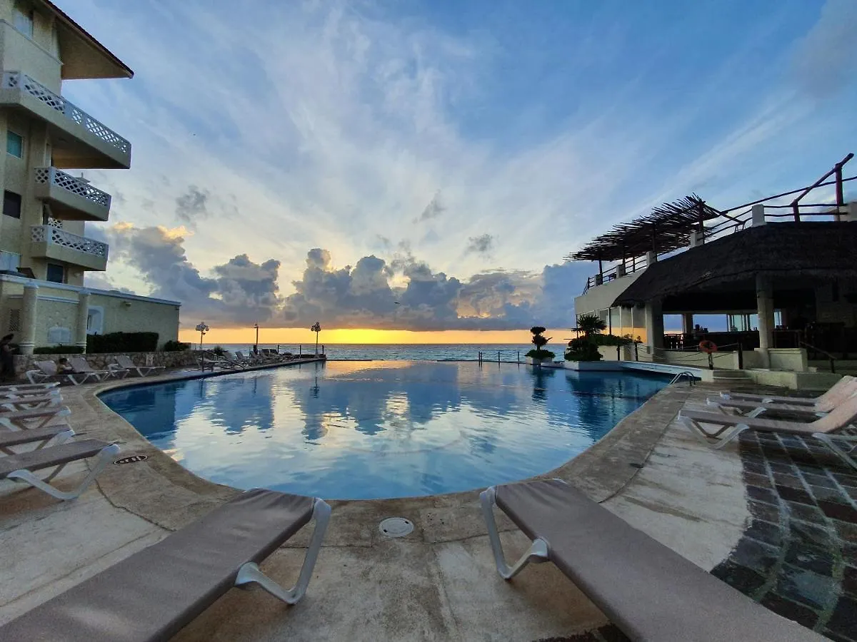 Cancun Plaza Condo Hotel מקסיקו