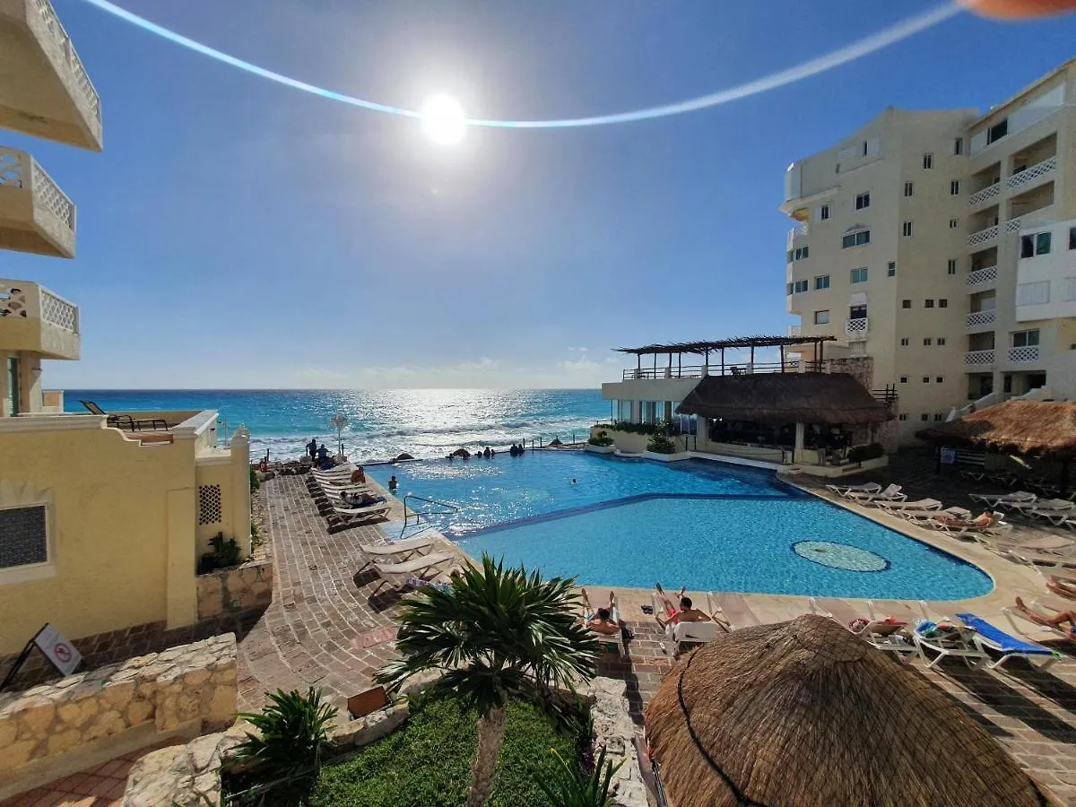 Cancun Plaza Condo Hotel