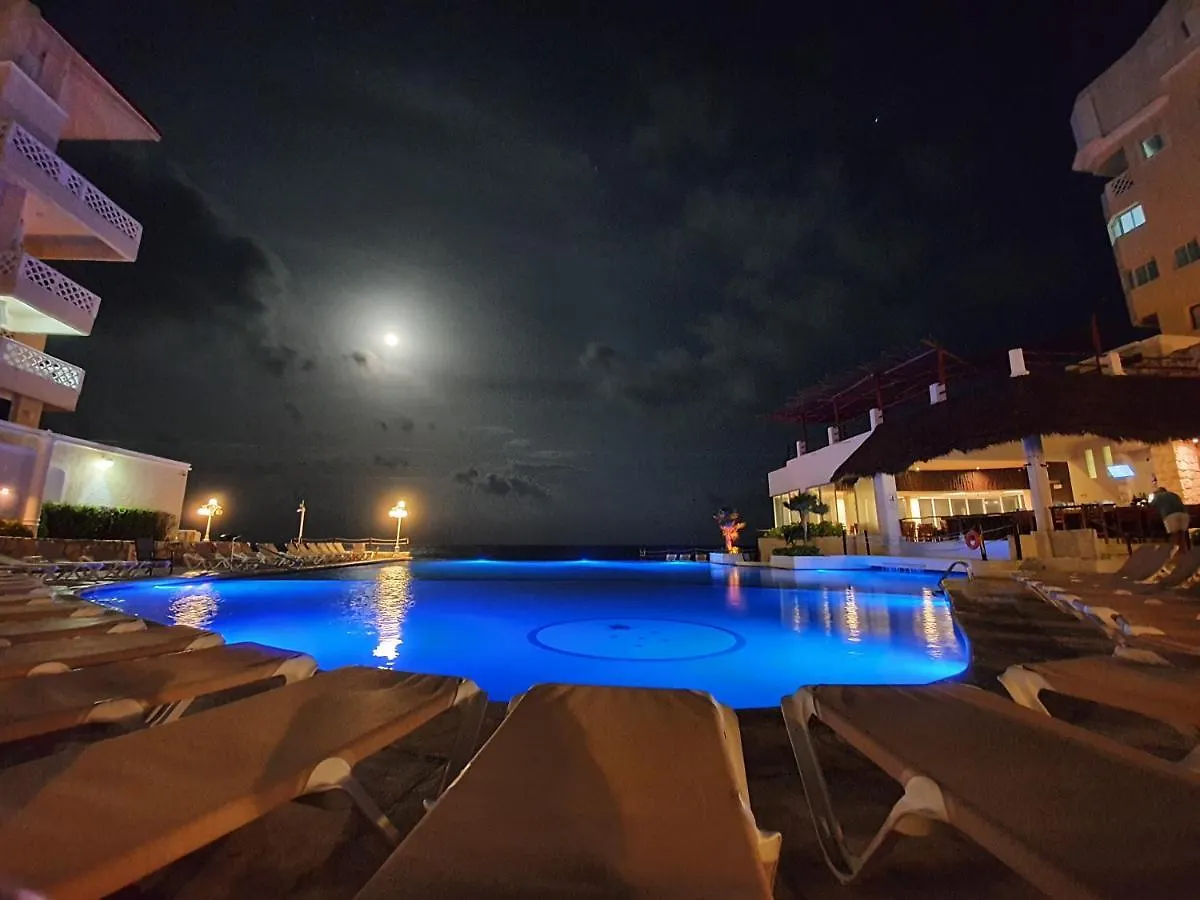 Cancun Plaza Condo Hotel Apartment